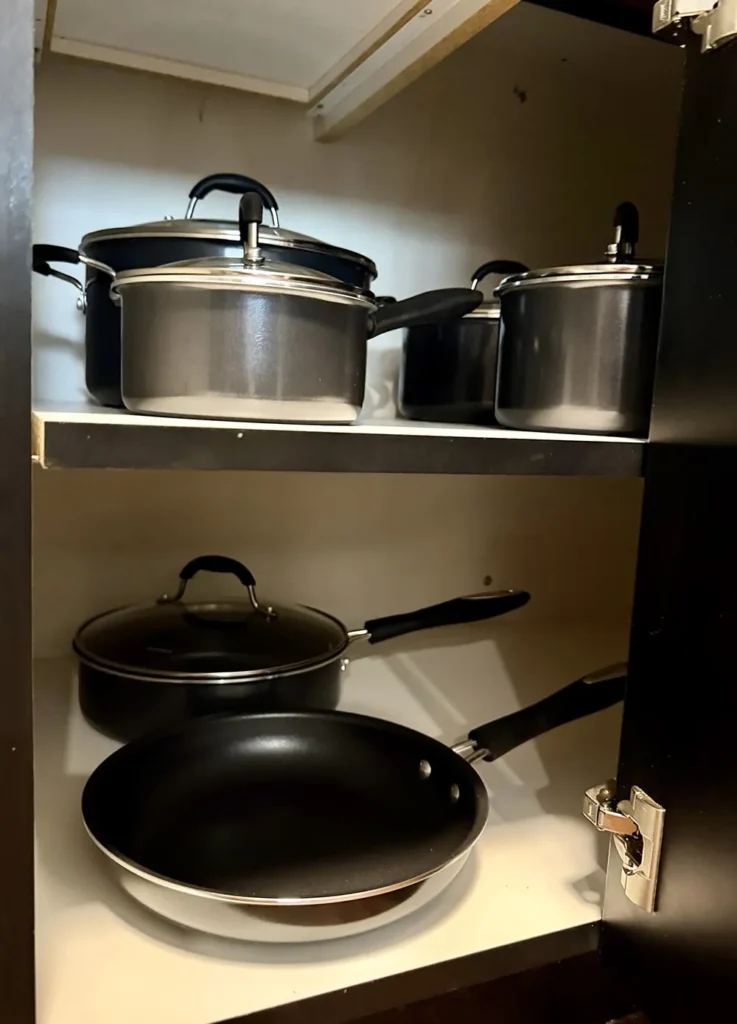 Urban Nest Midtown 1005 1005 01 airbnb kitchen (1)